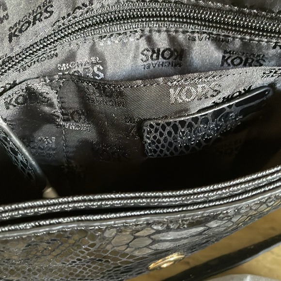 Michael Kors Bedford Black Convertible Shoulder Strap Embossed Leather Handbag - Picture 5 of 12